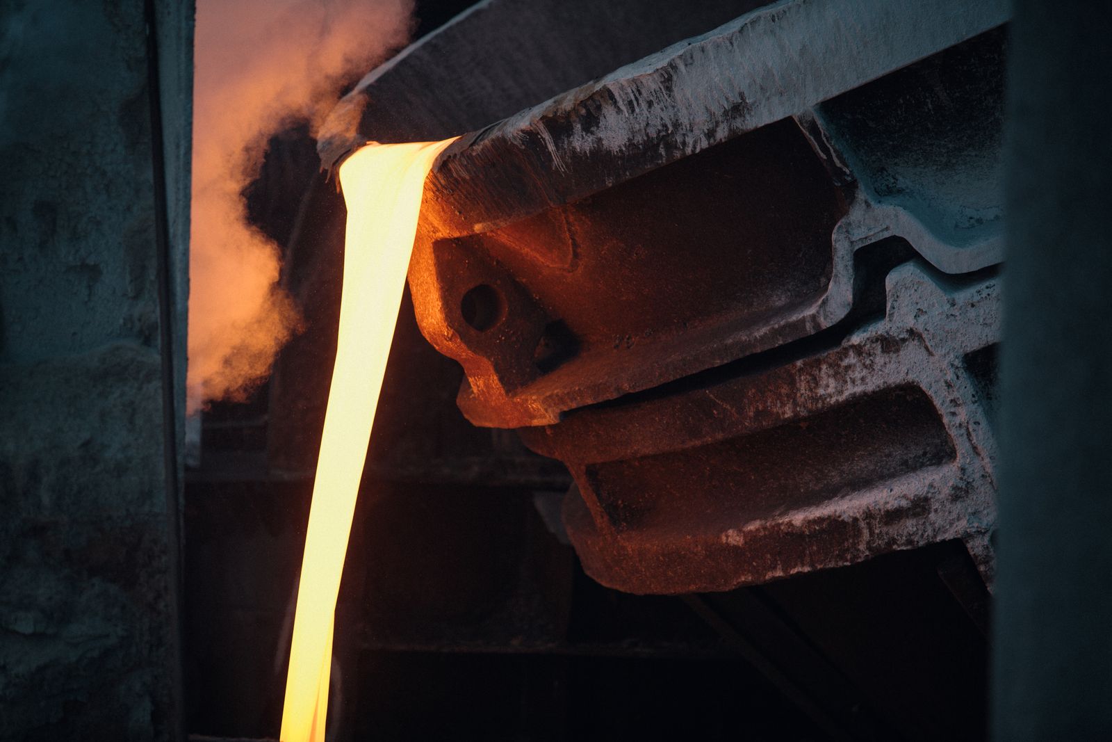 Molten metal pouring in a precision die casting foundry